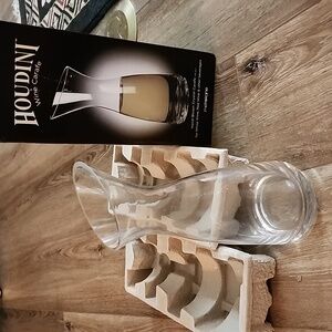 Houdini wine carafe